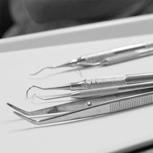 treating periodontitis thumb