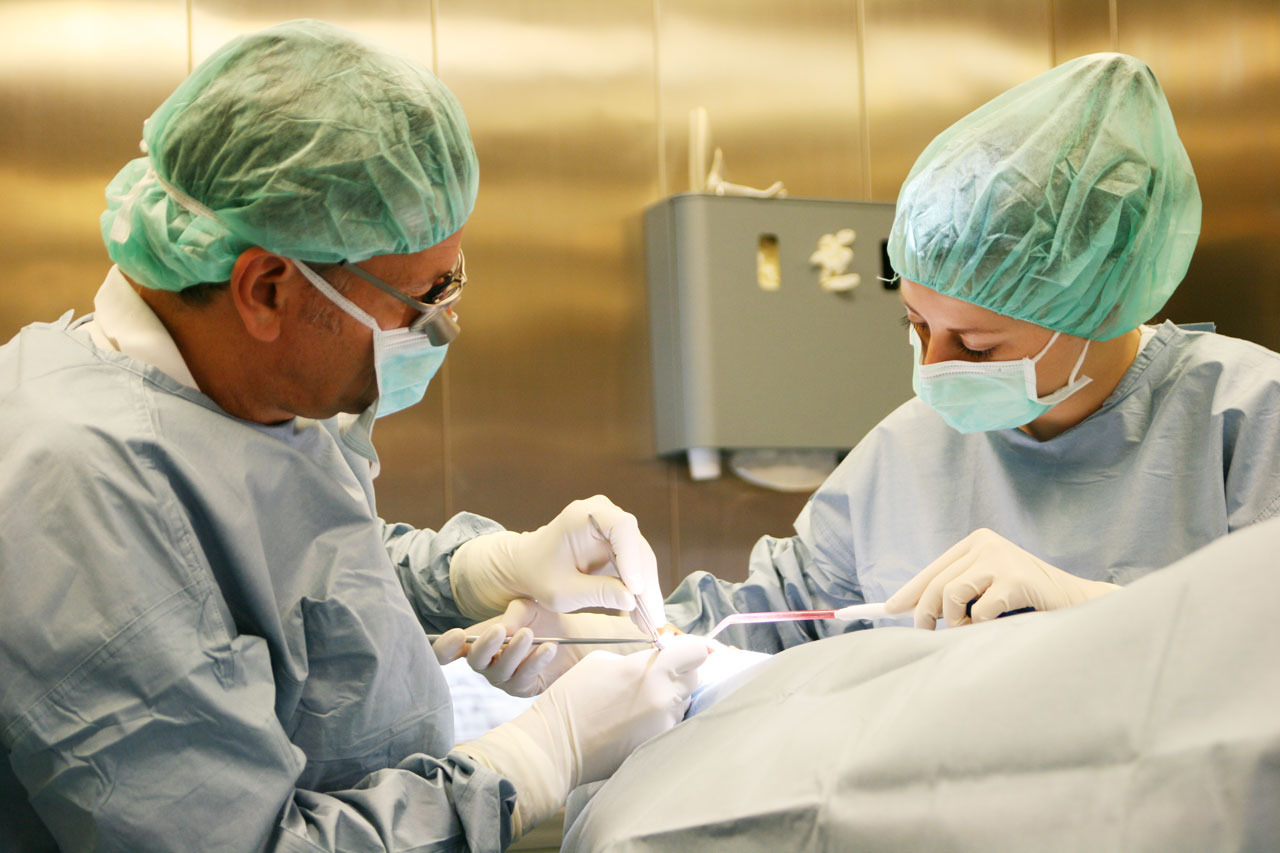 Dr. med. Dr. med. Michael Schmitz - Chirurgia Orale